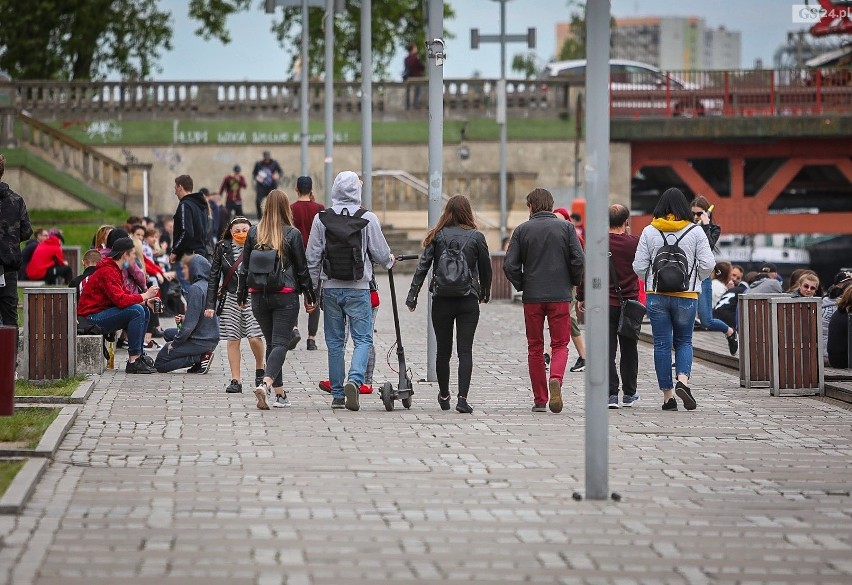 "Odmrażanie" Szczecina. Zapełniły się bulwary               