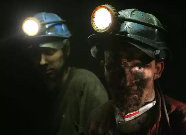 Z okazji Barbórki górnicy ze śląskich kopalń pokazują, ile miesięcznie zarabiają