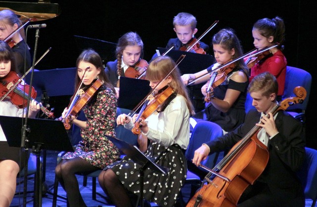 Koncert niedzielny uczniów PSM w teatrze w Grudziądzu