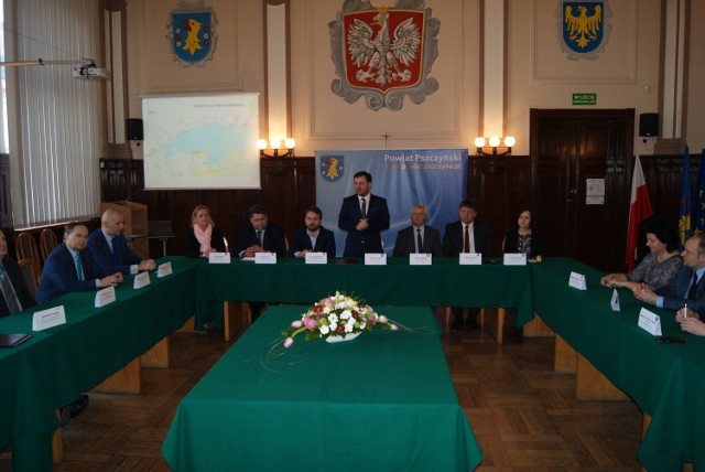 Spotkanie w Starostwie Powiatowym w Pszczynie w sprawie podpisania porozumienia dotyczącego budowy ścieżki rowerowej wokół J.eziora Goczałkowickiego
