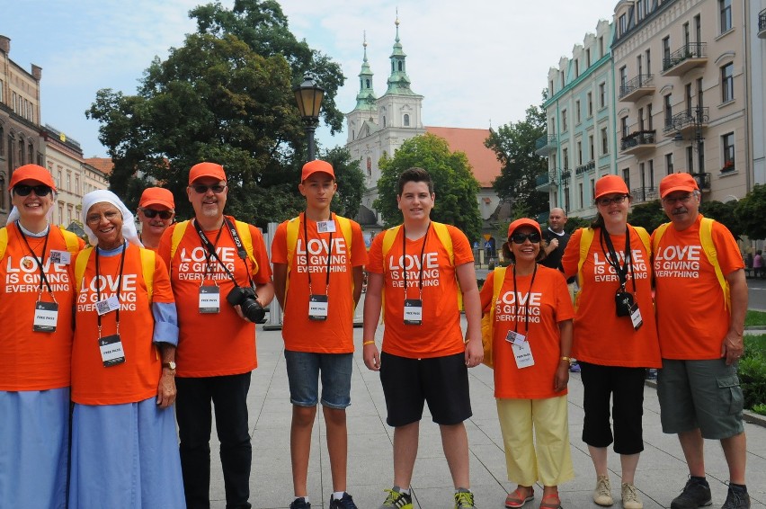 Pielgrzymi i wolontariusze w Krakowie