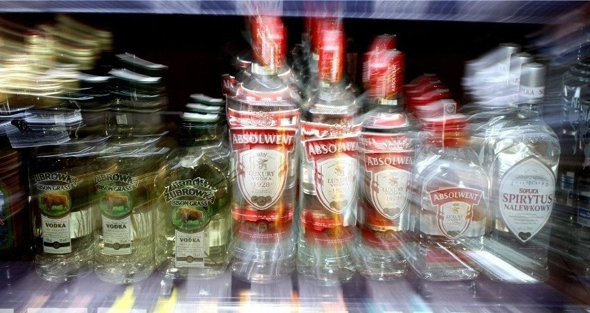 Niebezpieczny i nielegalny alkohol przejęty na Śląsku. KAS zabezpieczyła 32 litry spirytusu bez akcyzy