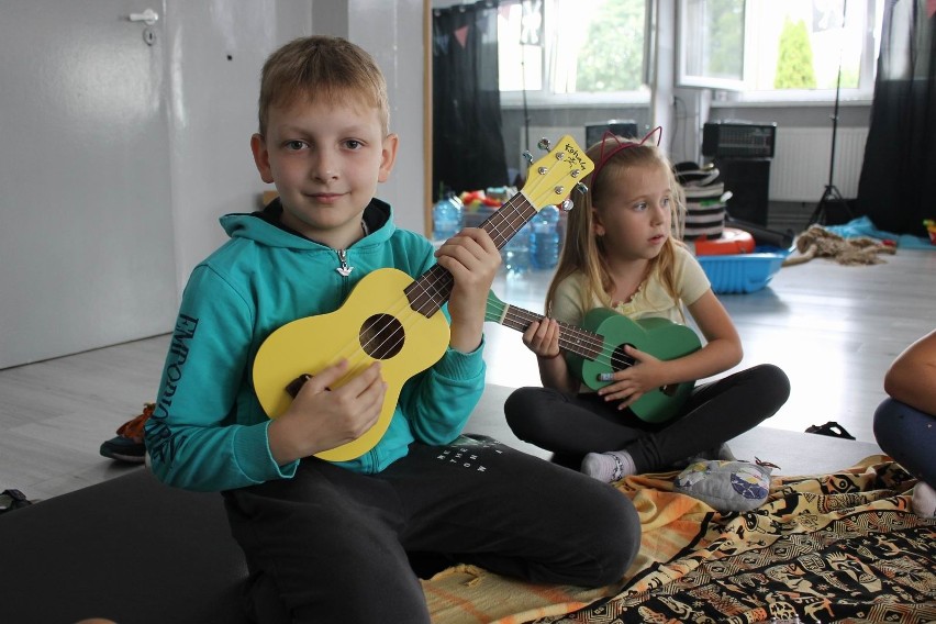 Warsztaty gry na ukulele w Chełmińskim Domu Kultury