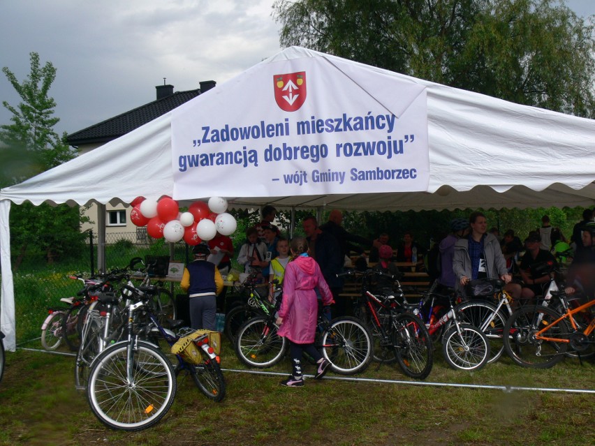 W Koćmierzowie w gminie Samborzec oddano samoobsługową stację naprawczą dla rowerów. Był także rowerowy rajd i piknik