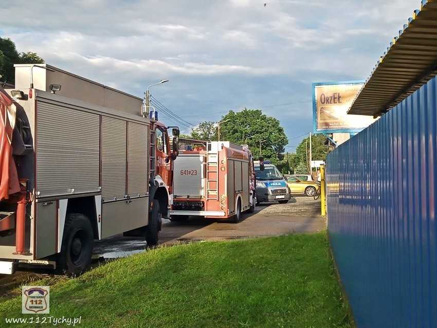 Wypadek w Imielinie. Samochód, który dachował zatrzymał się...