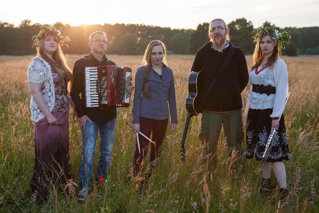 Kurna Chata to jeden z najbardziej znanych w Polsce zespołów folkowych. W najbliższą niedzielę wystąpi podczas drugiej odsłony „Garden party u Karola”.