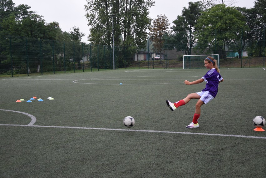 Śląska Akademia Futbolu trenuje dziewczyny ZDJĘCIA