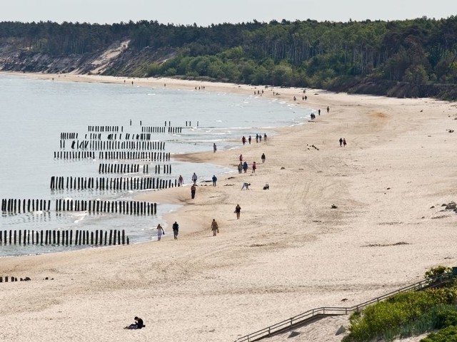 Na plaży wschodniej w Ustce nie wysypano aż tak dużo piasku, jak rok temu.