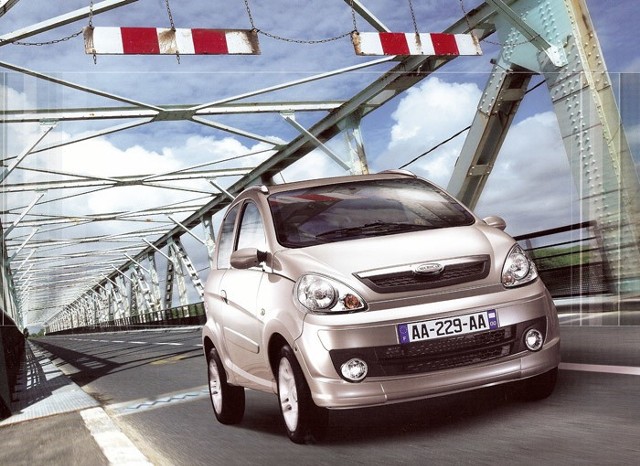 Francuski Microcar to jedyne mikroauto dostępne obecnie w sprzedaży na polskim rynku. Wersja podstawowa kosztuje  39 tysięcy złotych.