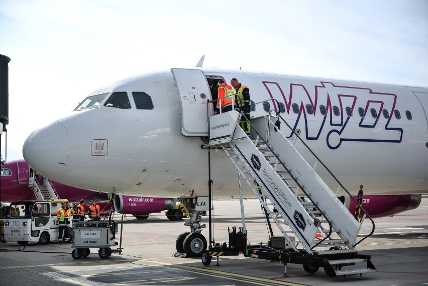 Dwa loty Wizz Air z Krakowa (W65053) oraz Wrocławia (W61897)...