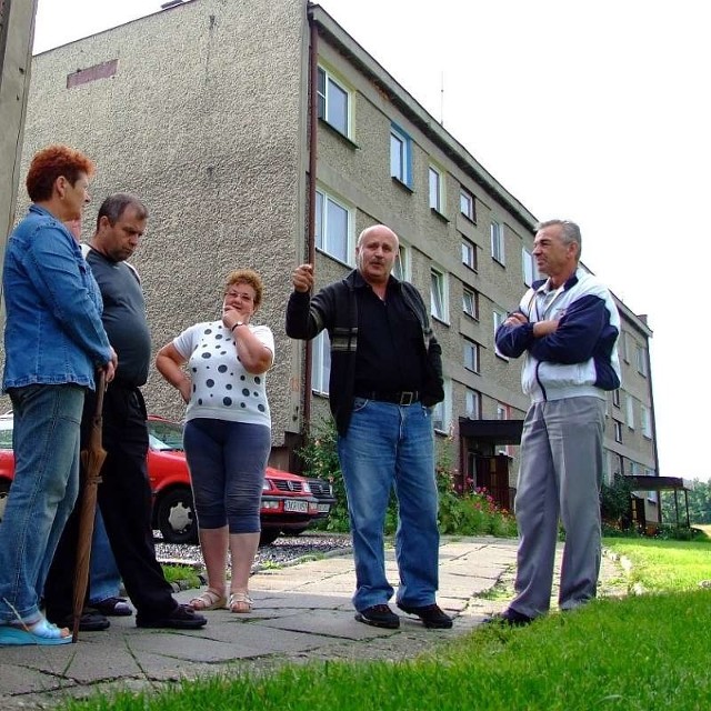 - Prezes nas oszukiwał - mówią mieszkańcy bloków.