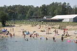 Gliwice. Beztroska zabawa nad jeziorem Czechowice mogła zakończyć się tragedią. Sezon kąpielowy jeszcze się nie zaczął, a na plaży już  tłum