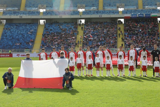 Młodzieżowa reprezentacja Polski przegrała z Bułgarią w meczu eliminacji mistrzostw Europy na Stadionie Śląskim.Zobacz kolejne zdjęcia. Przesuwaj zdjęcia w prawo - naciśnij strzałkę lub przycisk NASTĘPNE