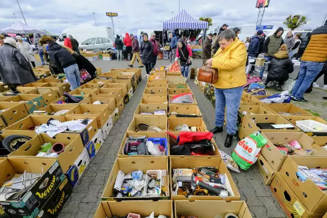 Od 5 maja Poznańska Giełda Staroci i tzw. pchli targ odbywać się będą w nowym miejscu, na parking Auchan Komorniki. Jak tam dojechać?