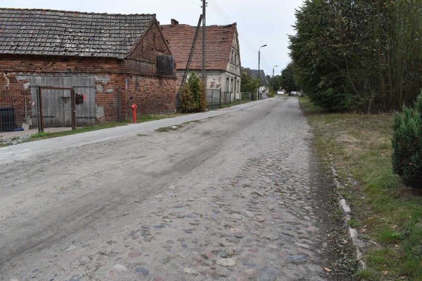 Przez lata mieszkańcy starali się o remont drogi przez...