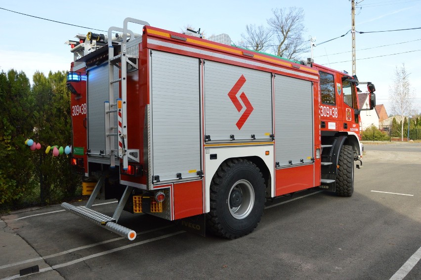 Nowy pojazd strażaków z Suchego Boru to iveco eurocargo 150...