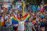Marsz Równości szedł przez Kraków. W paradzie brało udział ok. 5,5 tys. osób. "Kraków to także nasz dom"