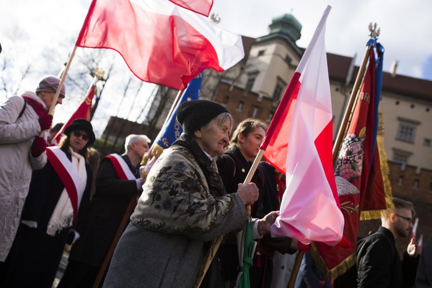 Kraków. Pochód patriotyczny z Wawelu na Rynek [ZDJĘCIA]