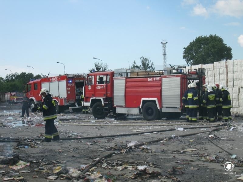 Pożar składowiska makulatury w Metsa Tissue w Krapkowicach.