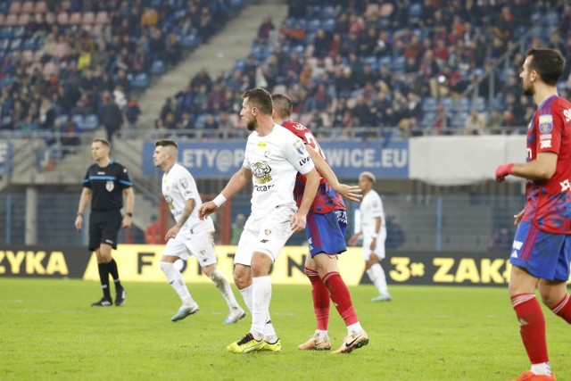 W ćwierćfinale Pucharu Polski Piast Gliwice pokonał Raków Częstochowa 3:0.Zobacz kolejne zdjęcia. Przesuwaj zdjęcia w prawo - naciśnij strzałkę lub przycisk NASTĘPNE