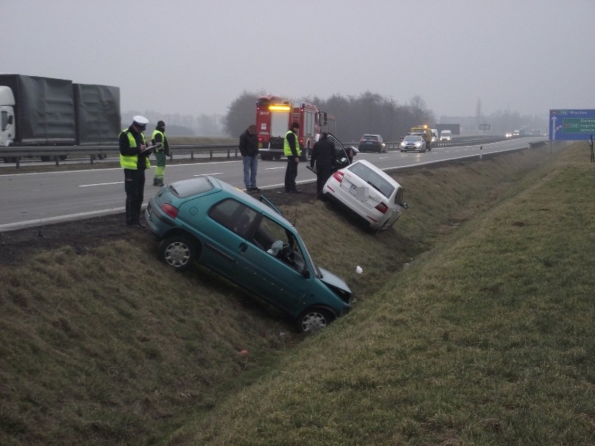 Wypadek na A4. Zderzenie trzech aut, autostrada była zablokowana (ZDJĘCIA)