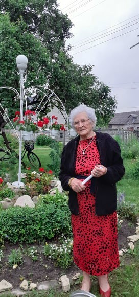 Pani Aleksandra Kościołek z Bebelna ma 90 lat. Zachwyca formą i pogodą ducha. Ciągle gotuje, szyje i uprawia ogród (ZDJĘCIA)