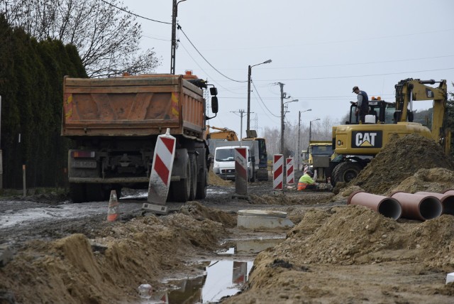 W Skierniewicach trwają prac na czterech ulicach. Więcej na kolejnych zdjęciach.