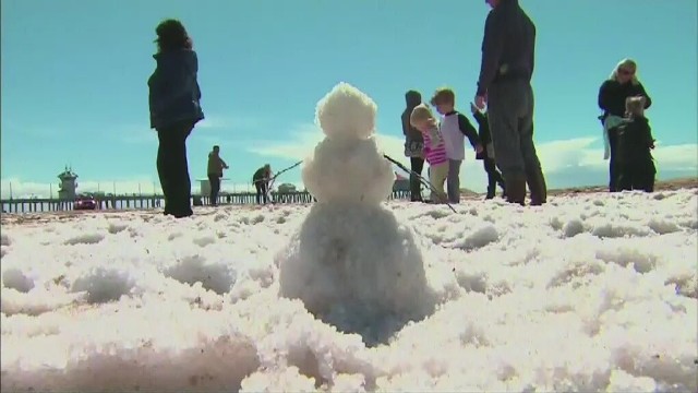 "Gradowe bałwany" pojawiły się na plaży w Kalifornii