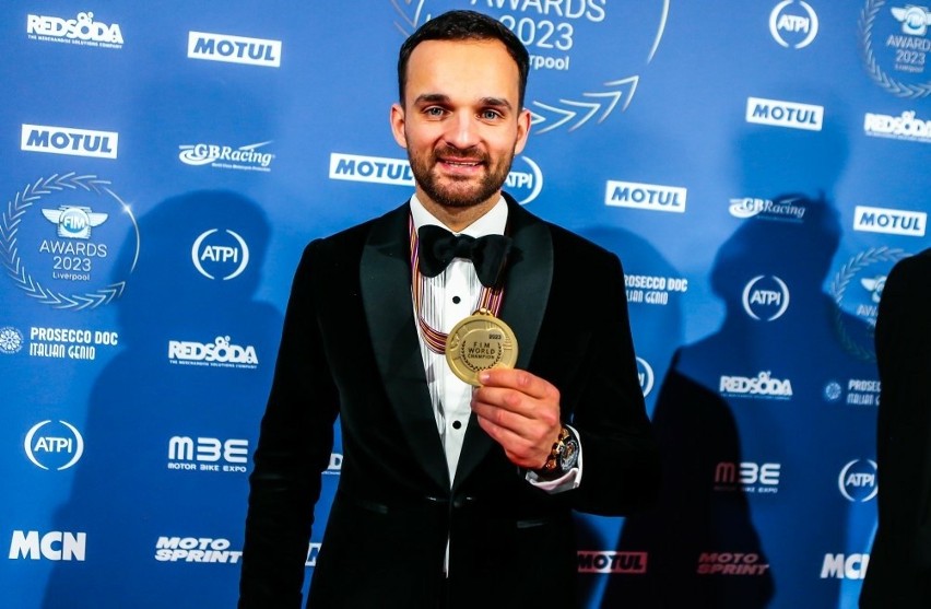 Bartosz Zmarzlik, indywidualny mistrz świata 2023, podczas...