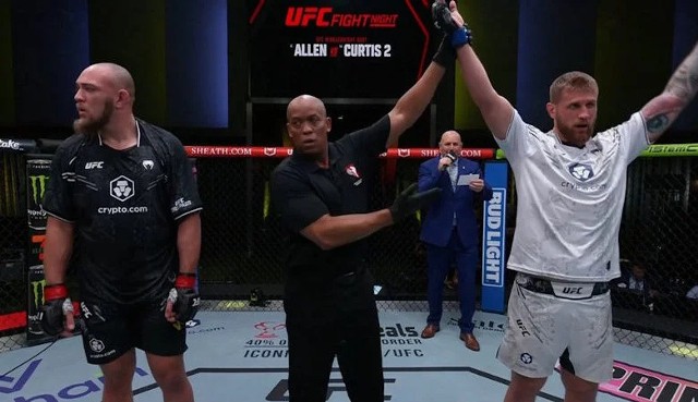 Łukasz Brzeski ogłoszony zwycięzcą pojedynku z Valterem Walkerem na gali UFC Vegas 90