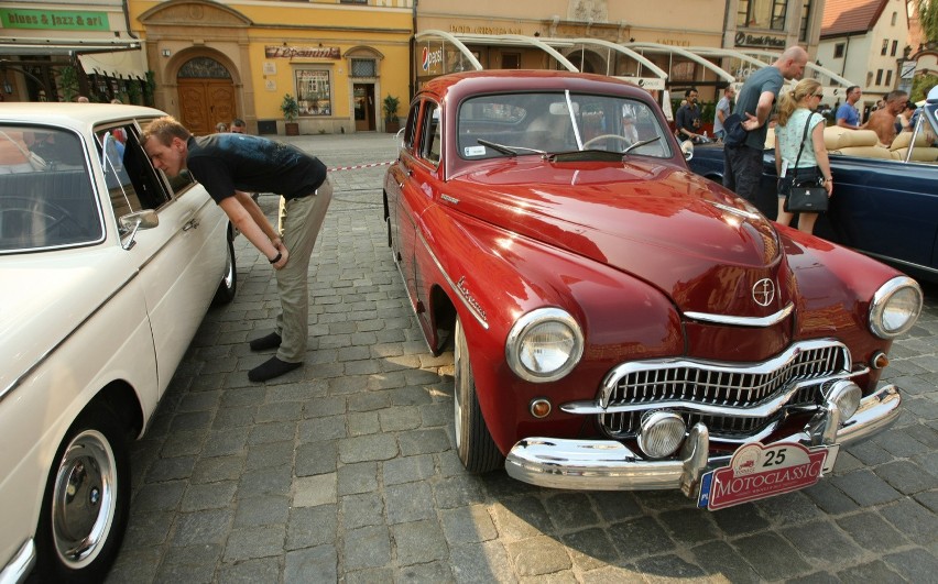 Motoclassic 2015 - zlot starych aut - pokazy na wrocławskim...