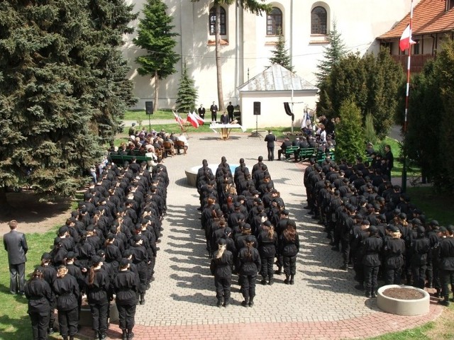 W poniedziałek w południe na dziedzińcu Zespołu Szkół Ponadgimnazjalnych w Solcu nad Wisłą zorganizowano żałobną mszę polową.