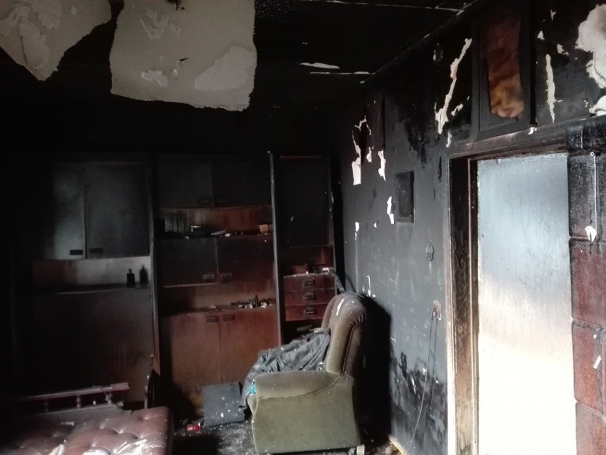 Pożar budynku w gm. Czarna Dąbrówka. Ogień strawił jego dobytek życia (zdjęcia) 