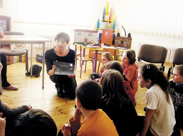 Studzianki. Halina Kamińska spotkała się z dziećmi w bibliotece