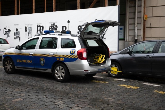 Większość interwencji straży miejskiej dotyczy nieprawidłowo zaparkowanych pojazdów.