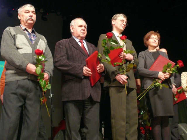 Laureaci, od prawej Anatol Diaczyński, Dionizy Garbacz oraz Zofia Życzyńska-Bajek i Mariusz Bajek.