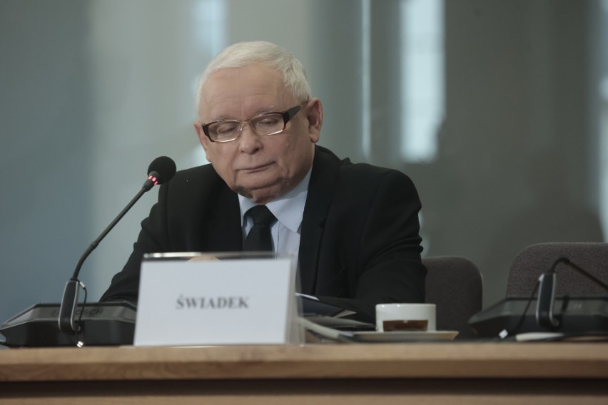 Jarosław Kaczyński odpowiada na pytania posłów z komisji...