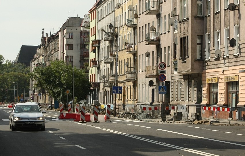 Wrocław: Koniec remontu na Wyszyńskiego. Jezdnia równa jak stół (ZDJĘCIA)