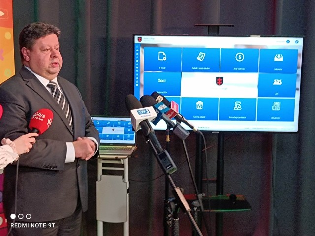 - Tworząc zarys portalu eUrząd, najważniejsze dla nas było, aby był on intuicyjny w użytkowaniu – mówił Dariusz Piątek, burmistrz Skaryszewa, podczas konferencji prasowej.