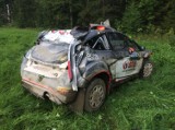 Robert Kubica dachował na rajdzie. Polak wypadł z drogi i rozbił samochód (FILM)