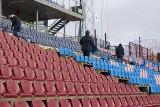 Na stadionie Pogoni Szczecin trwa wymiana krzesełek (ZDJĘCIA)