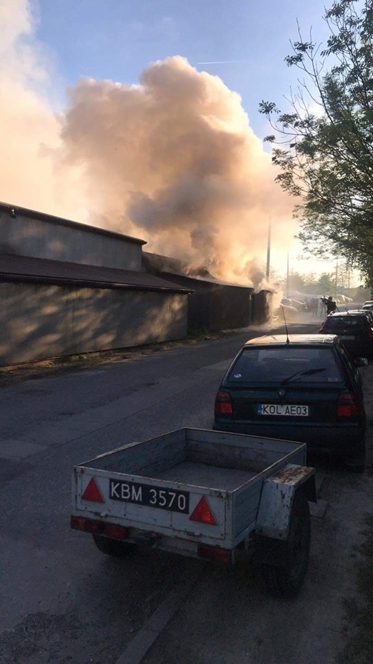 Olkusz. Pożar sklepu spożywczego w Olkuszu na os. Młodych przy ul. Krasińskiego. Twa akcja gaśnicza [ZDJĘCIA]