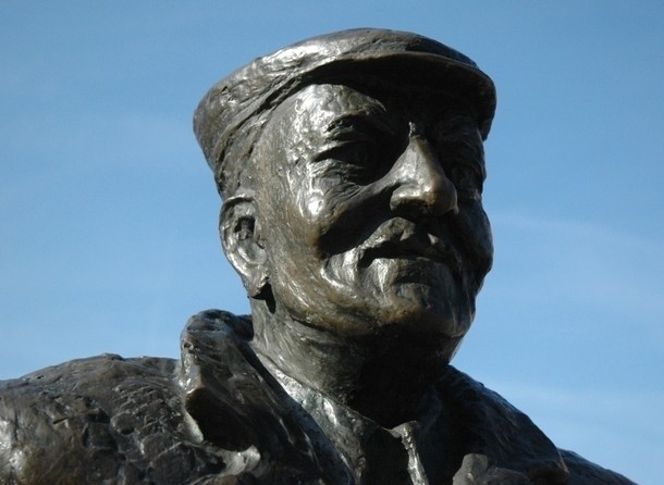 Stary Marych - symbol gwary poznańskiej - został uhonorowany pomnikiem przy Półwiejskiej w Poznaniu