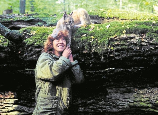Przez 30 lat mieszkała w drewnianej leśniczówce w środku Puszczy Białowieskiej. Bez prądu i bieżącej wody. W jej domu częściej gościły dzikie zwierzęta niż ludzie. Jaka naprawdę była Simona Kossak, opowiada Anna Kamińska, autorka książki o tej niezwykłej kobiecie