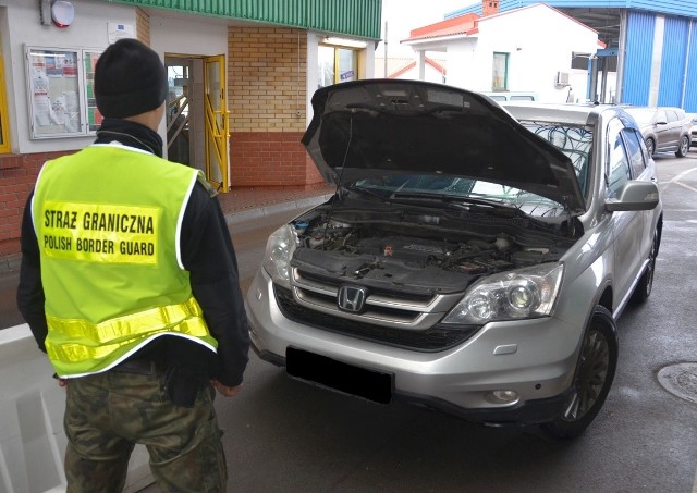 Funkcjonariusze Straży Granicznej podczas kontroli odkryli kradzione auta