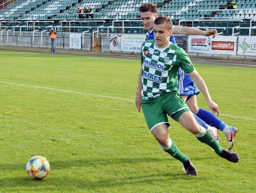 3 liga. Wisłoka Dębica ograła wicelidera z Sieniawy. - W nerwach nie jest łatwo o gola - mówi Ryszard Kuźma [RELACJA, ZDJĘCIA]