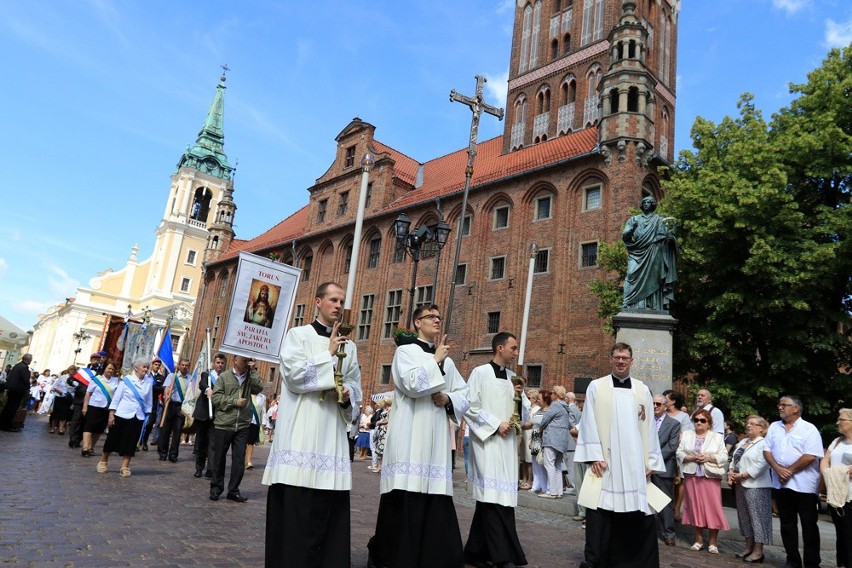 Po liturgii, której przewodniczył ks biskup Andrzej Suski,...