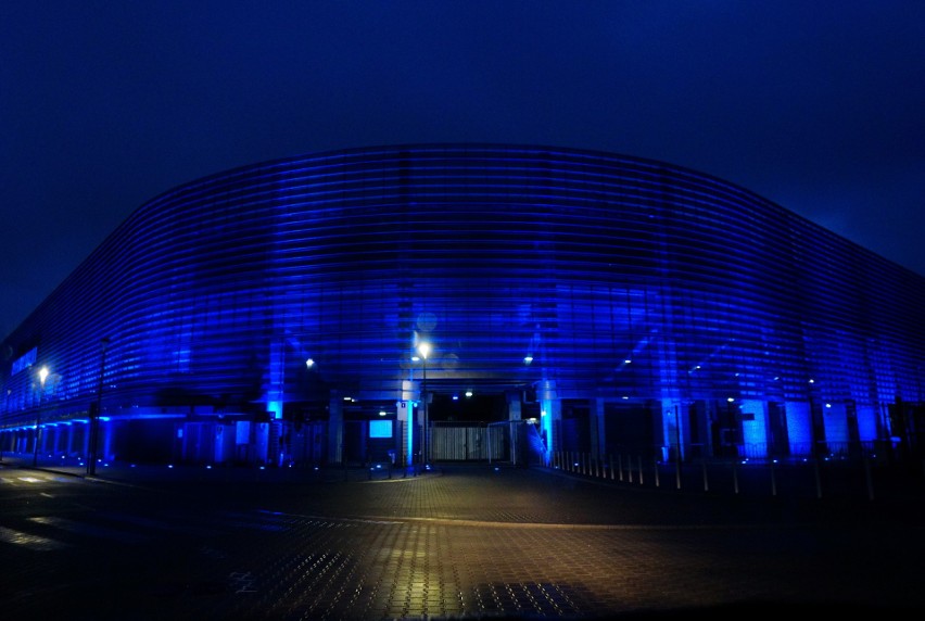 Arena Lublin rozbłysła niebieskim światłem w szczytnym celu [ZDJĘCIA]