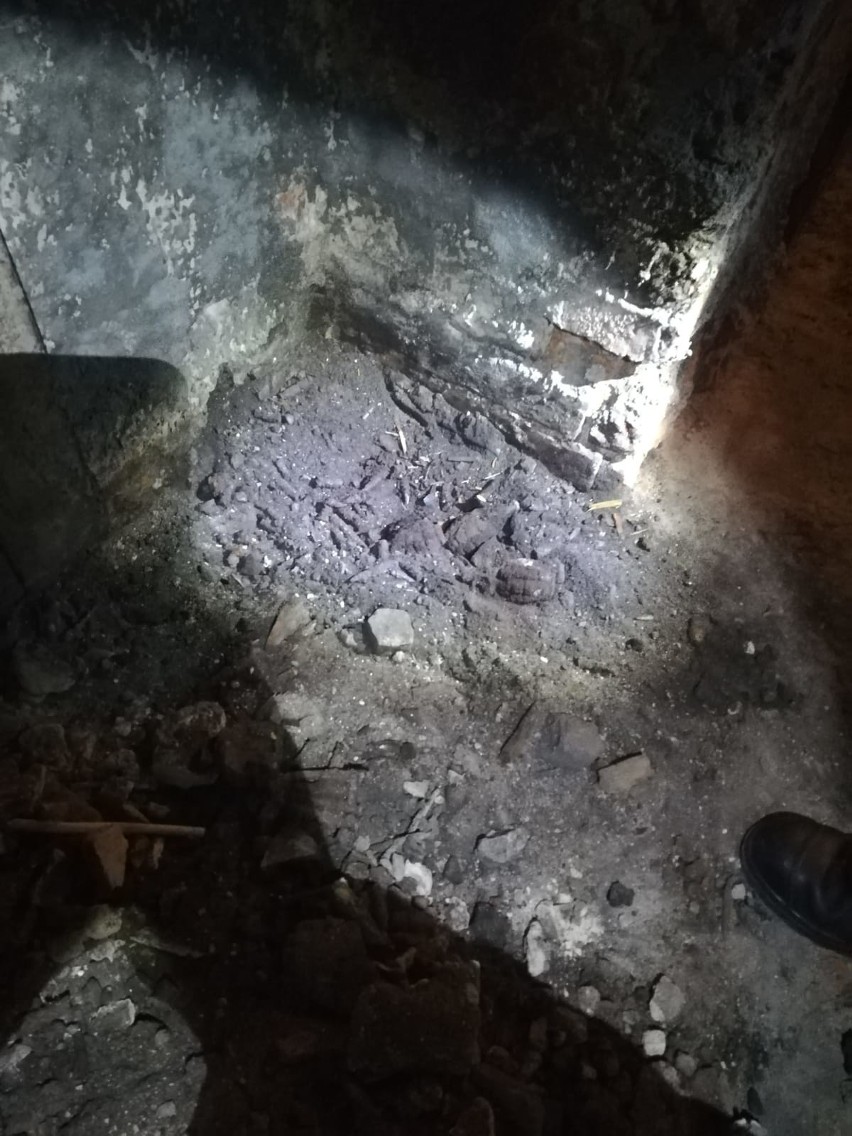 Granaty i amunicja w piwnicy kamienicy na Henryka Brodatego. Ewakuowano mieszkańców