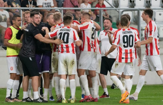 Resovia gościła na Hetmańskiej dużą firmę, ale zagrała skutecznie tak w ataku, jak i w obronie, dzięki czemu wygrała drugi mecz z kolei